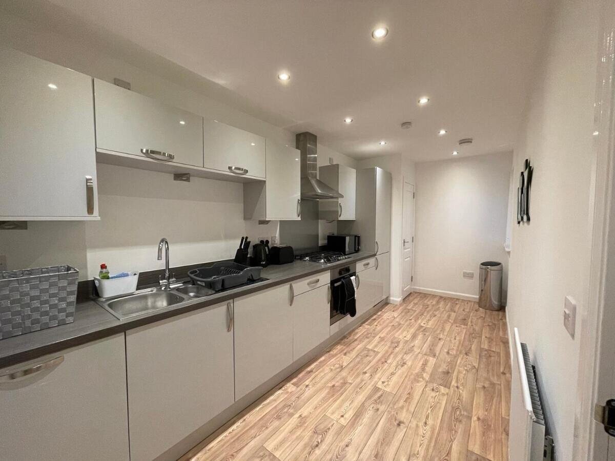 2 Bedroom Luxury Flat In Quiet Village Of Bishopton Bishopton  Exterior photo
